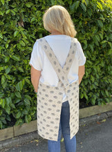 Load image into Gallery viewer, Cross Back Apron Pattern