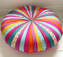 Load image into Gallery viewer, Circular Floor Cushion Pattern