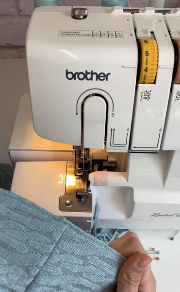 How to join seams in a loop on an overlocker