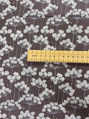 Grey Country Life Cow Parsley & Bees cotton fabric - 1/2 mtr