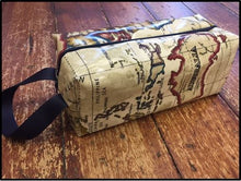 Load image into Gallery viewer, Oil cloth Wash Bag Pattern