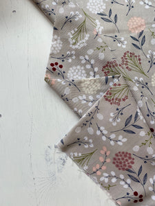 Taupe pretty flower heads cotton fabric - 1/2 mtr