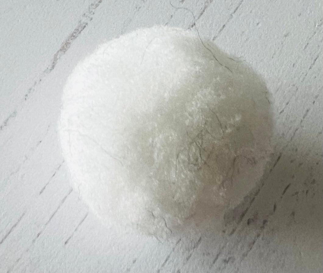White Pom Pom - 35mm