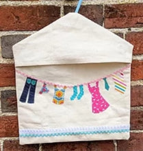 Load image into Gallery viewer, Set of 6 children's hangers for use on peg bags