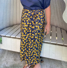 Load image into Gallery viewer, Wrap Skirt Pattern (sizes 10-28)