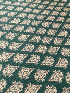 Green patterned diamond print stretch crepe - 1/2mtr