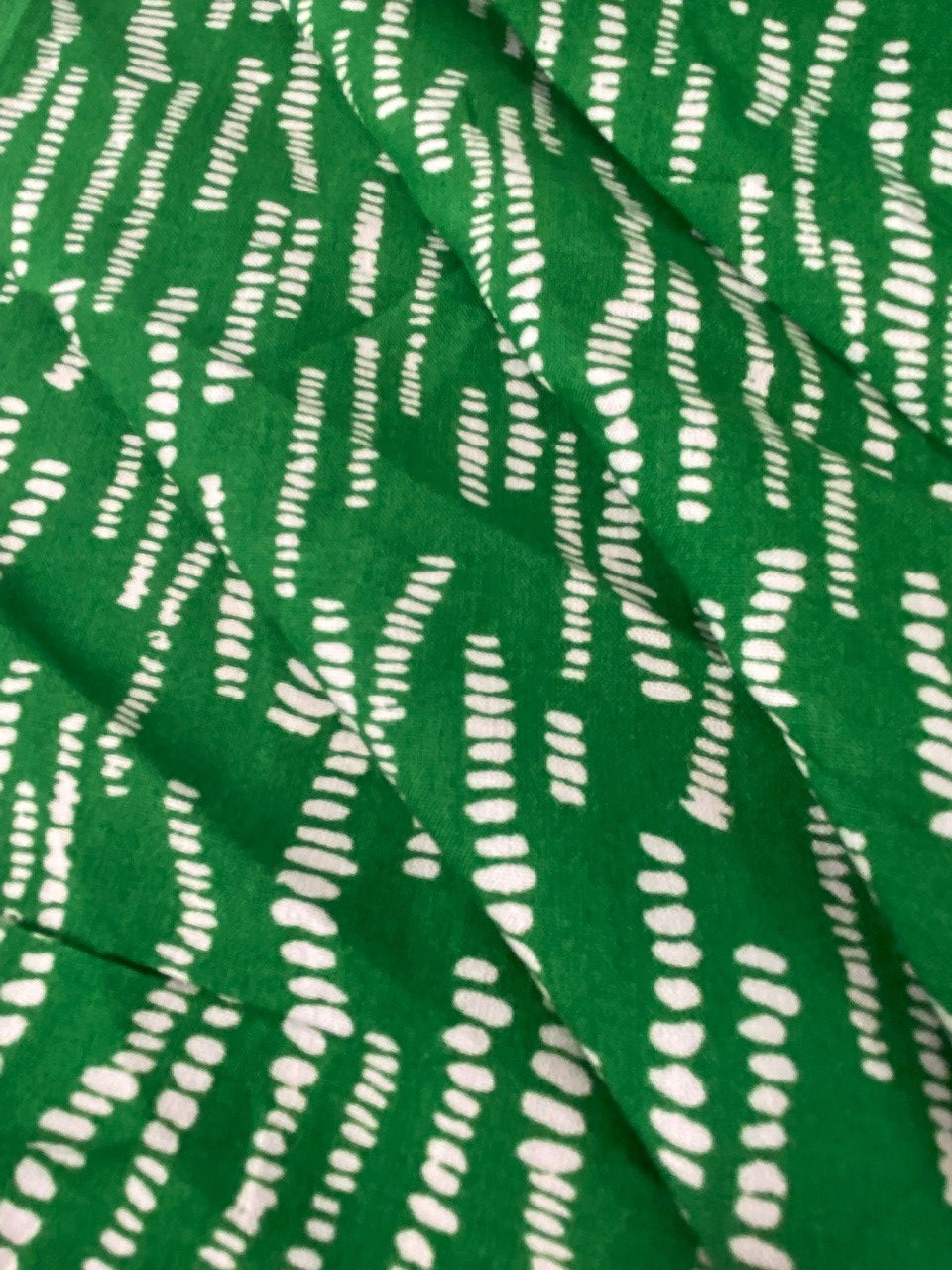 Green dashes viscose - 1/2mtr