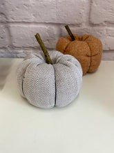 Load image into Gallery viewer, FREE Pumpkins Pattern and Instructions