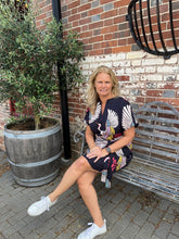 Load image into Gallery viewer, Ava Tunic Pattern (sizes 10-28)