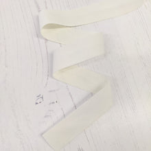 Load image into Gallery viewer, Bias Binding 25mm - off-white