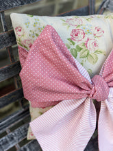 Load image into Gallery viewer, Bow Cushion Pattern