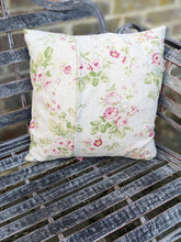 Load image into Gallery viewer, Bow Cushion Pattern