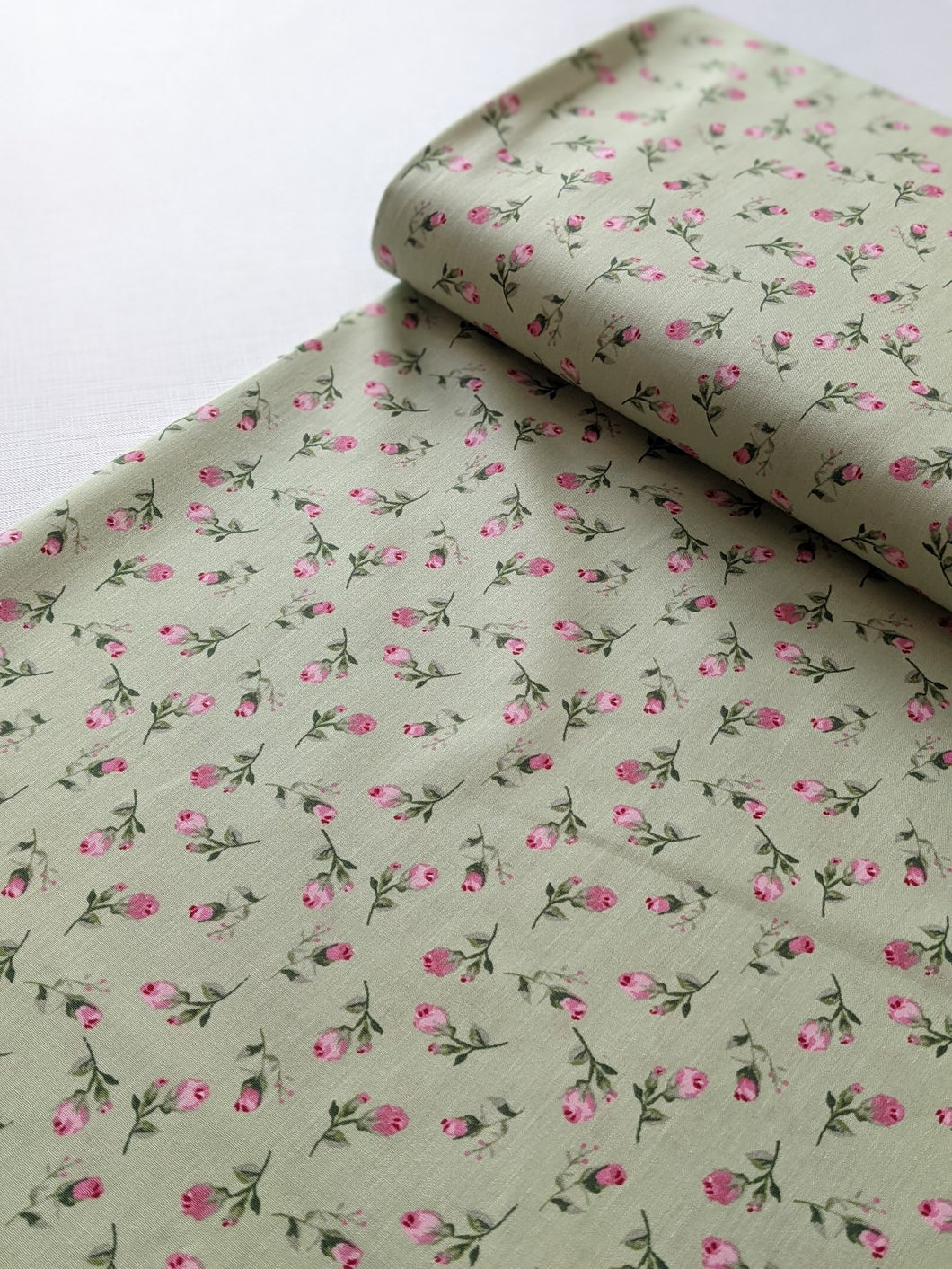 Green rosebuds 100% cotton fabric - 1/2 mtr
