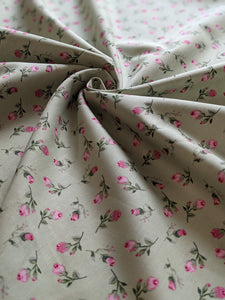 Green rosebuds 100% cotton fabric - 1/2 mtr