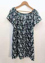 Load image into Gallery viewer, Gathered Neck Top/Tunic Pattern sizes 10-20