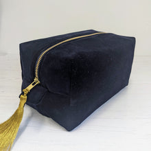 Load image into Gallery viewer, Box Pouch sewing kit - navy velvet