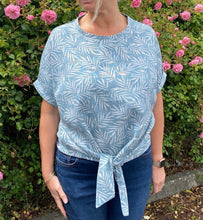 Load image into Gallery viewer, Sophia Top Pattern (sizes 10-28)